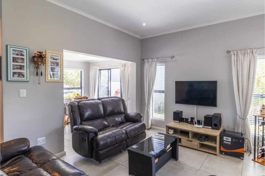 3 Bedroom Property for Sale in Aan de Wijnlanden Western Cape